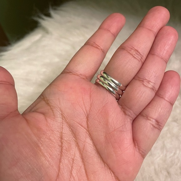 Set of 3 silver crystal rings for layering - Picture 8 of 10